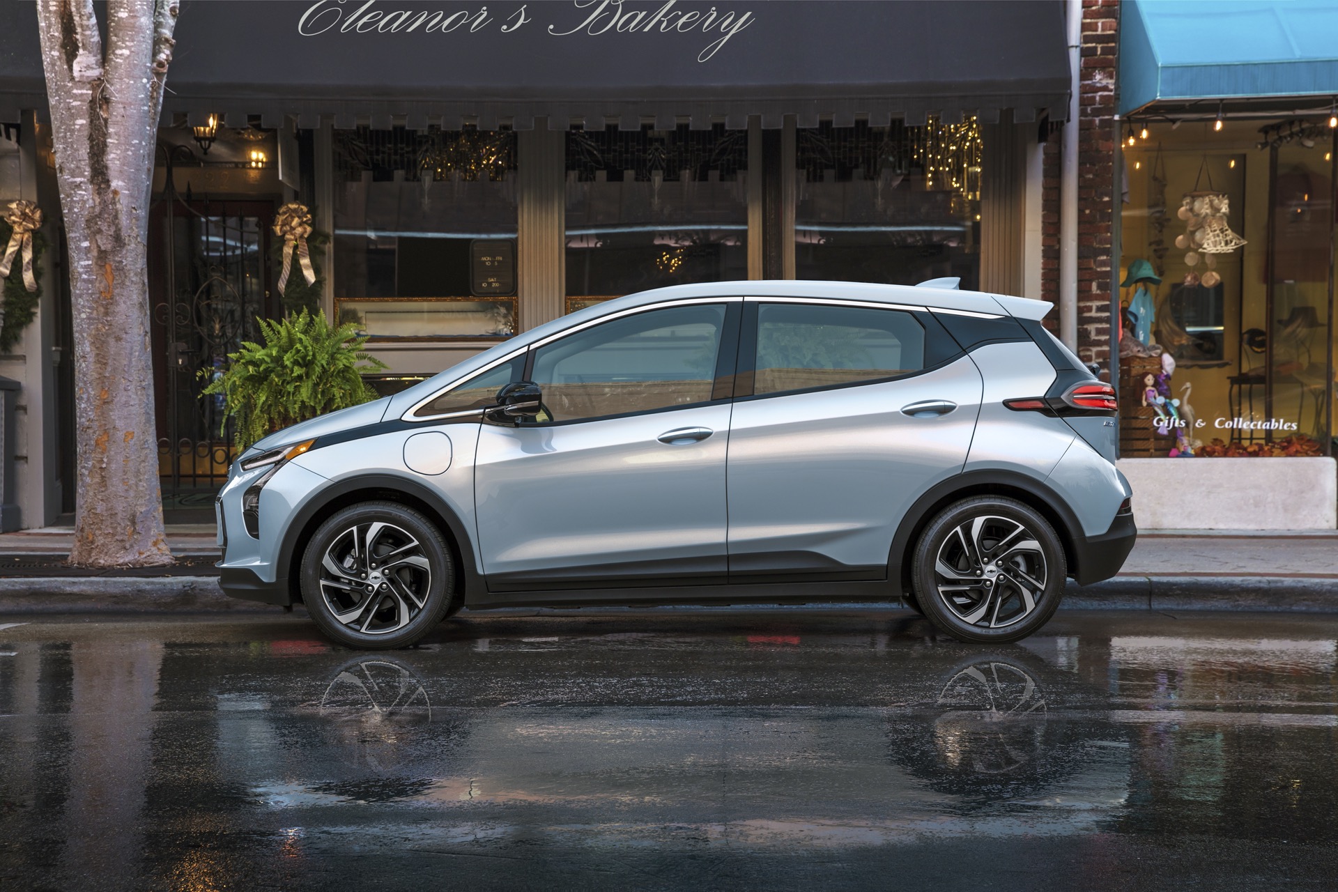 Amid Bolt EV recall, GM CEO emphasizes multiple future battery optionsAmid Bolt EV recall, GM CEO emphasizes multiple future battery options