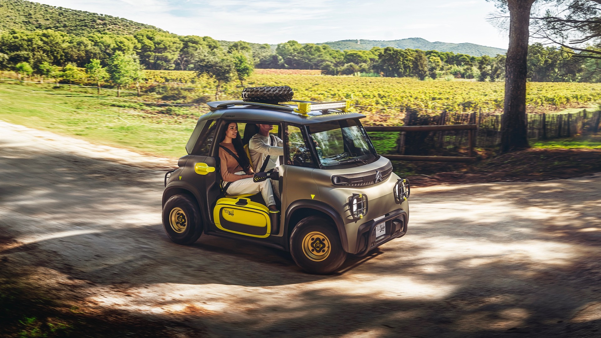 Citroën turns Ami electric microcar into safari-chic vacation playthingCitroën turns Ami electric microcar into safari-chic vacation plaything