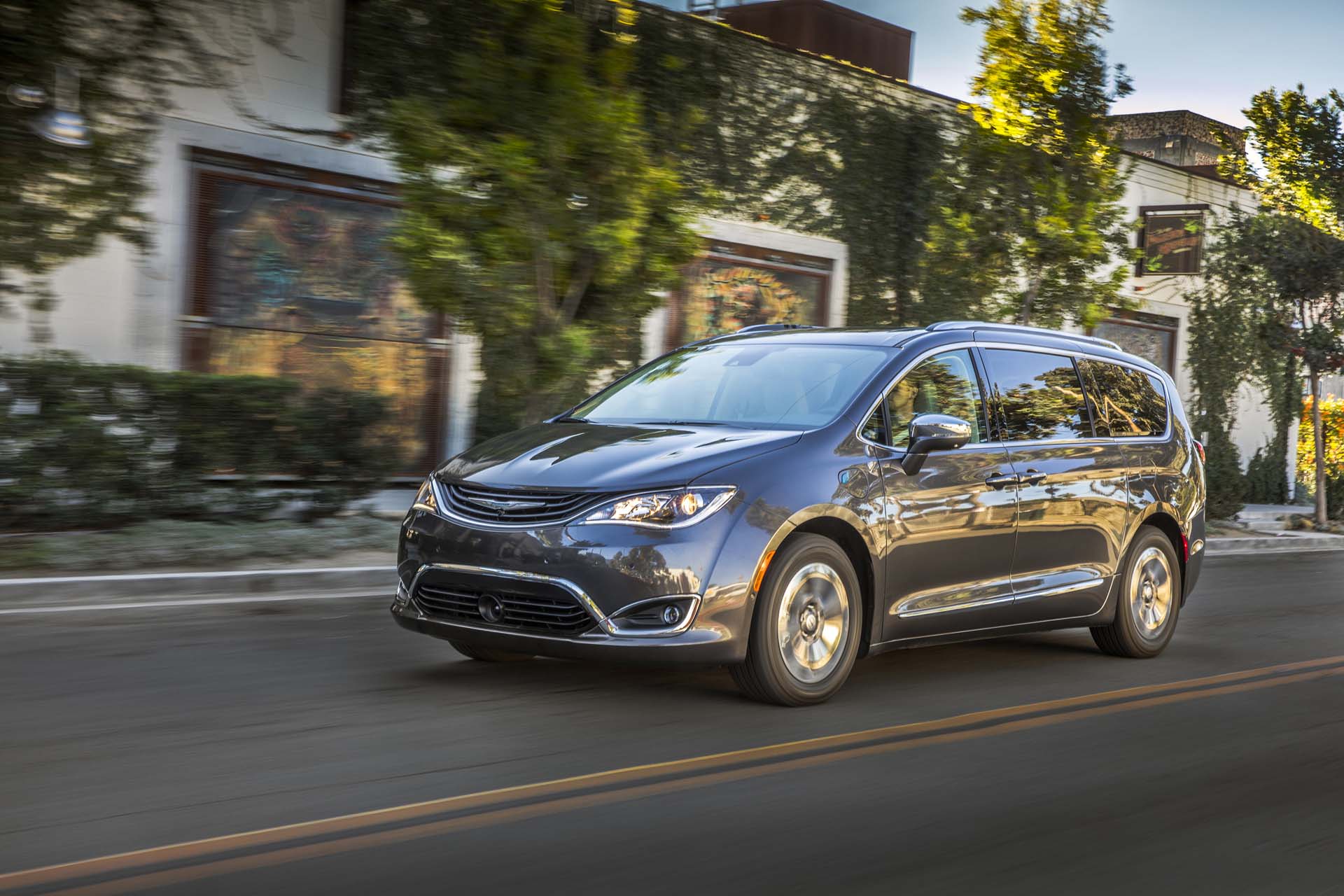 2017-2018 Chrysler Pacifica Hybrid PHEV fix nixes fire risk