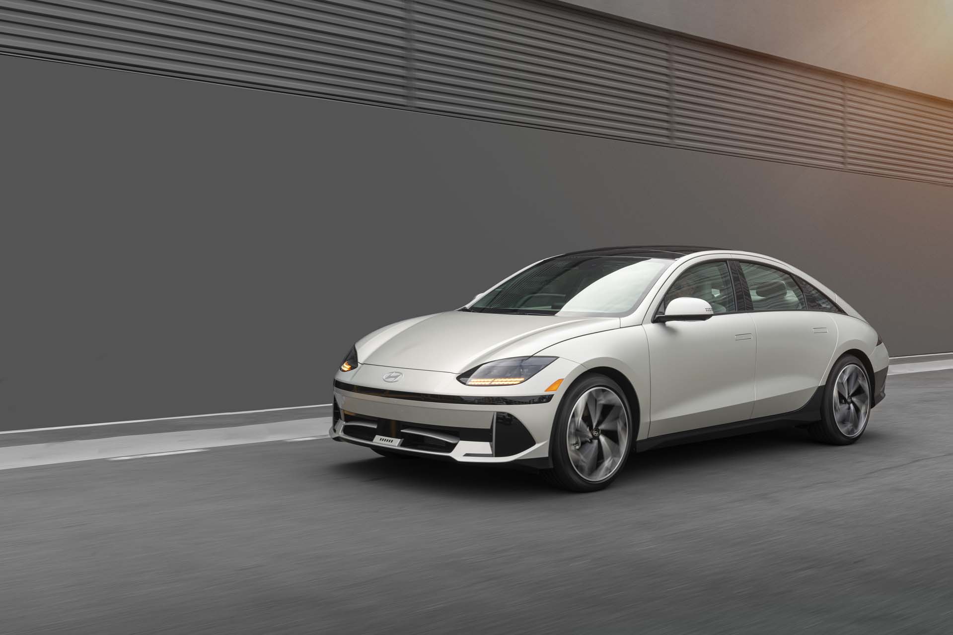 270 miles of EV range was the US-market midpoint in 2023